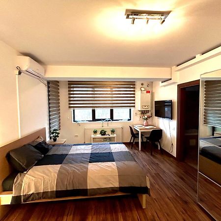 Cozy Apartment With Self Check-In Near Promenada Mall And Verdi Park ブカレスト エクステリア 写真