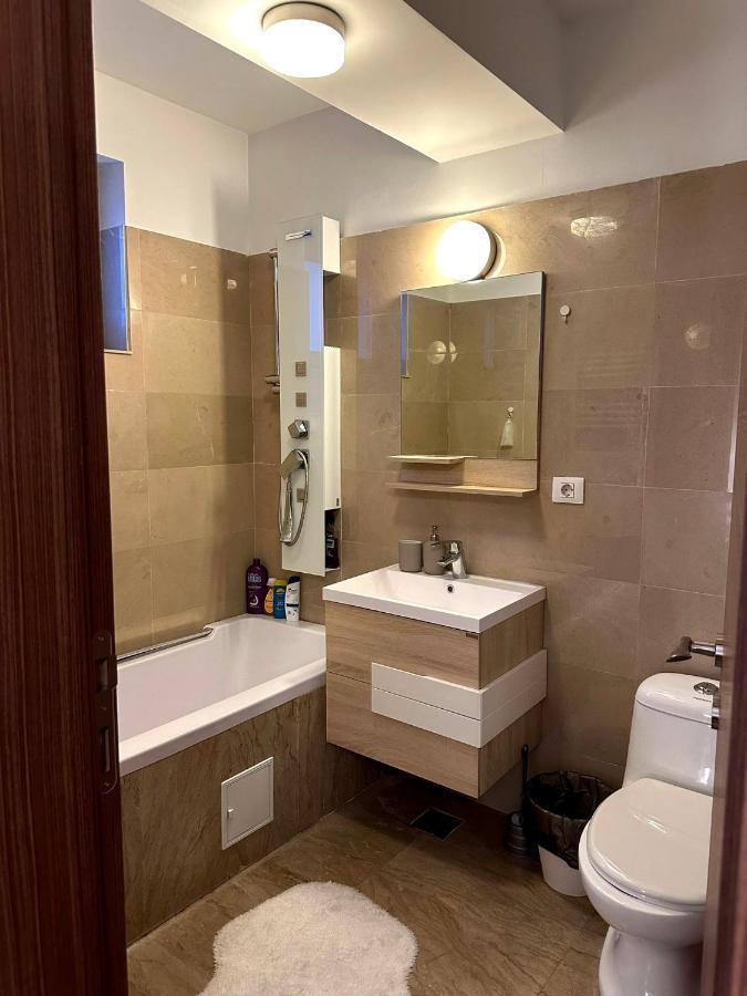 Cozy Apartment With Self Check-In Near Promenada Mall And Verdi Park ブカレスト エクステリア 写真