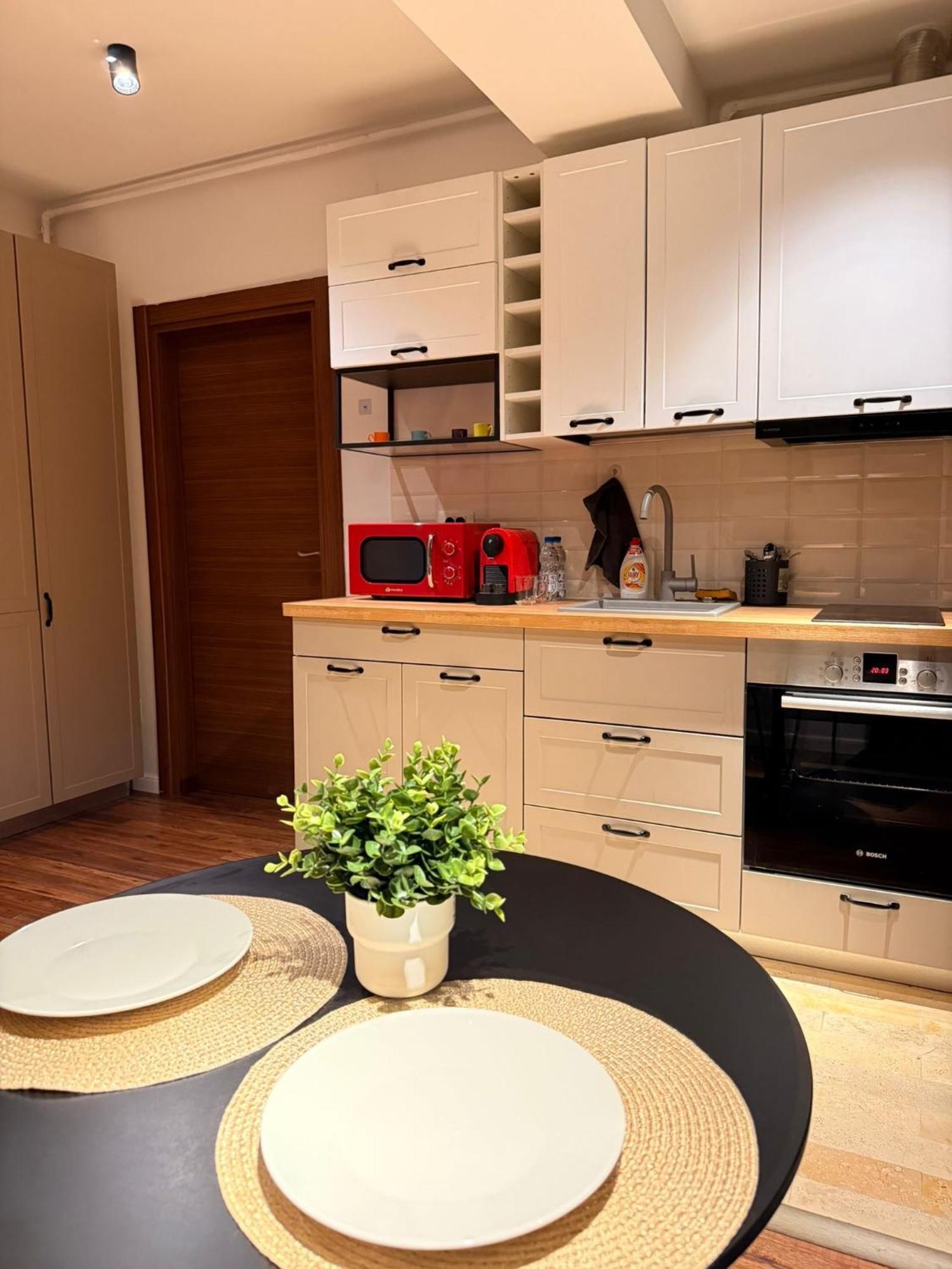 Cozy Apartment With Self Check-In Near Promenada Mall And Verdi Park ブカレスト エクステリア 写真