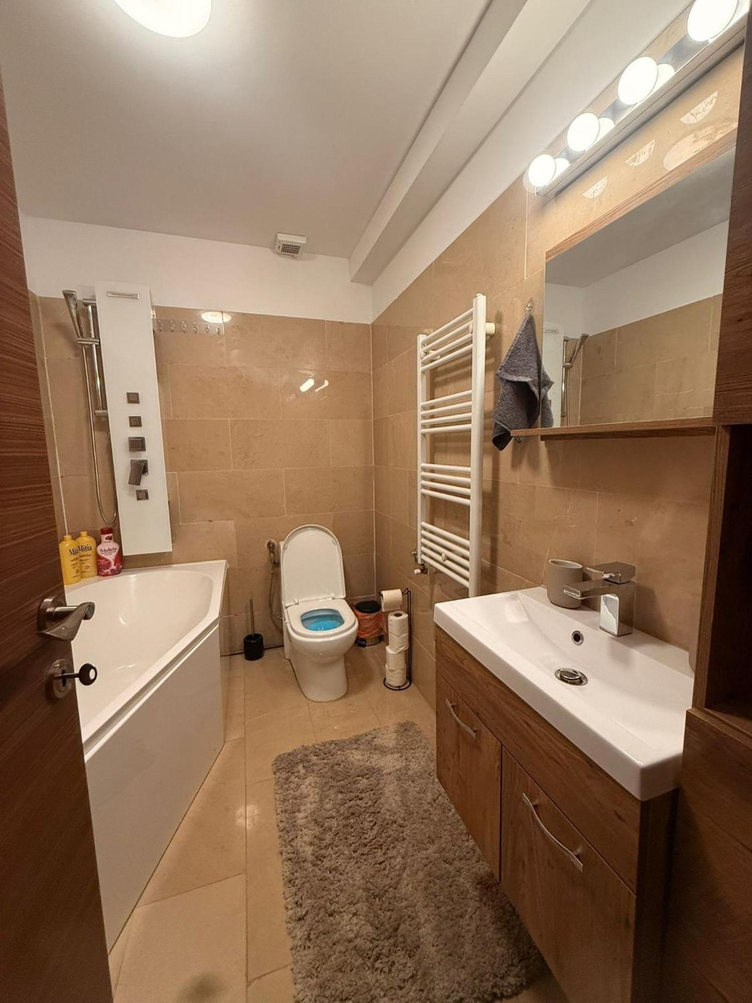 Cozy Apartment With Self Check-In Near Promenada Mall And Verdi Park ブカレスト エクステリア 写真